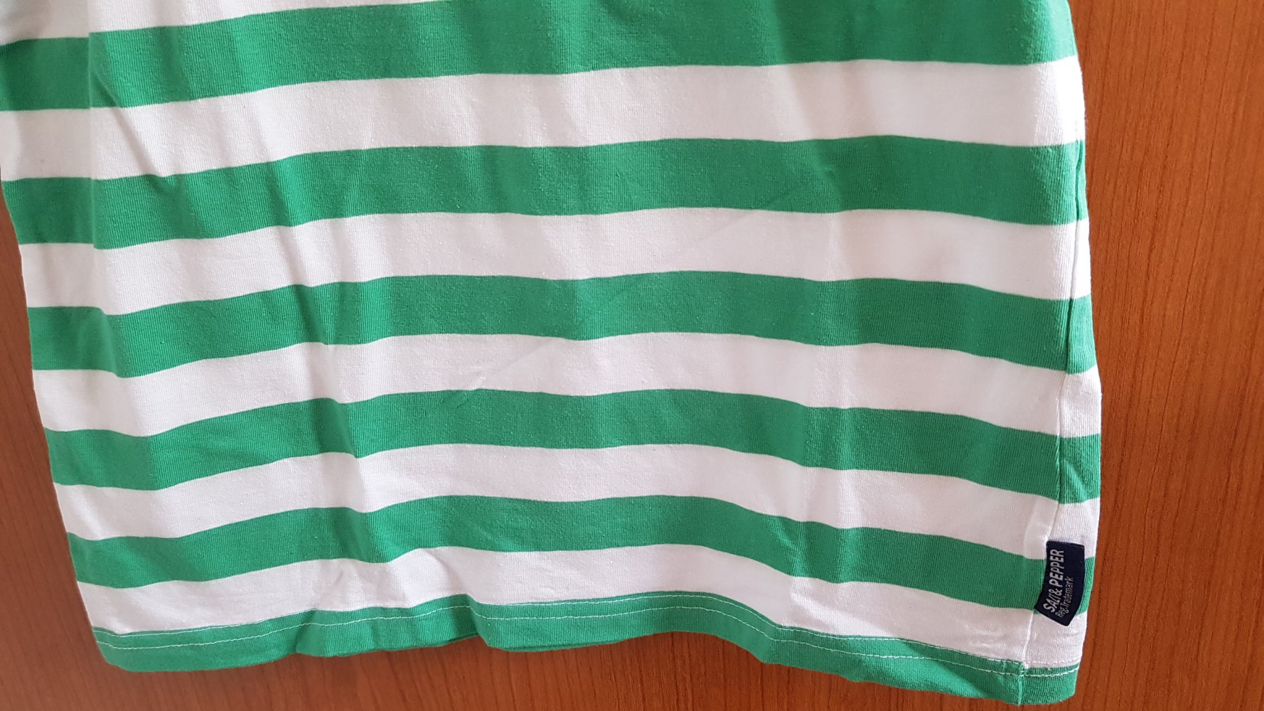 grün-weiß gestreiftes T-Shirt Gr. 128/134 von Salt and Pepper