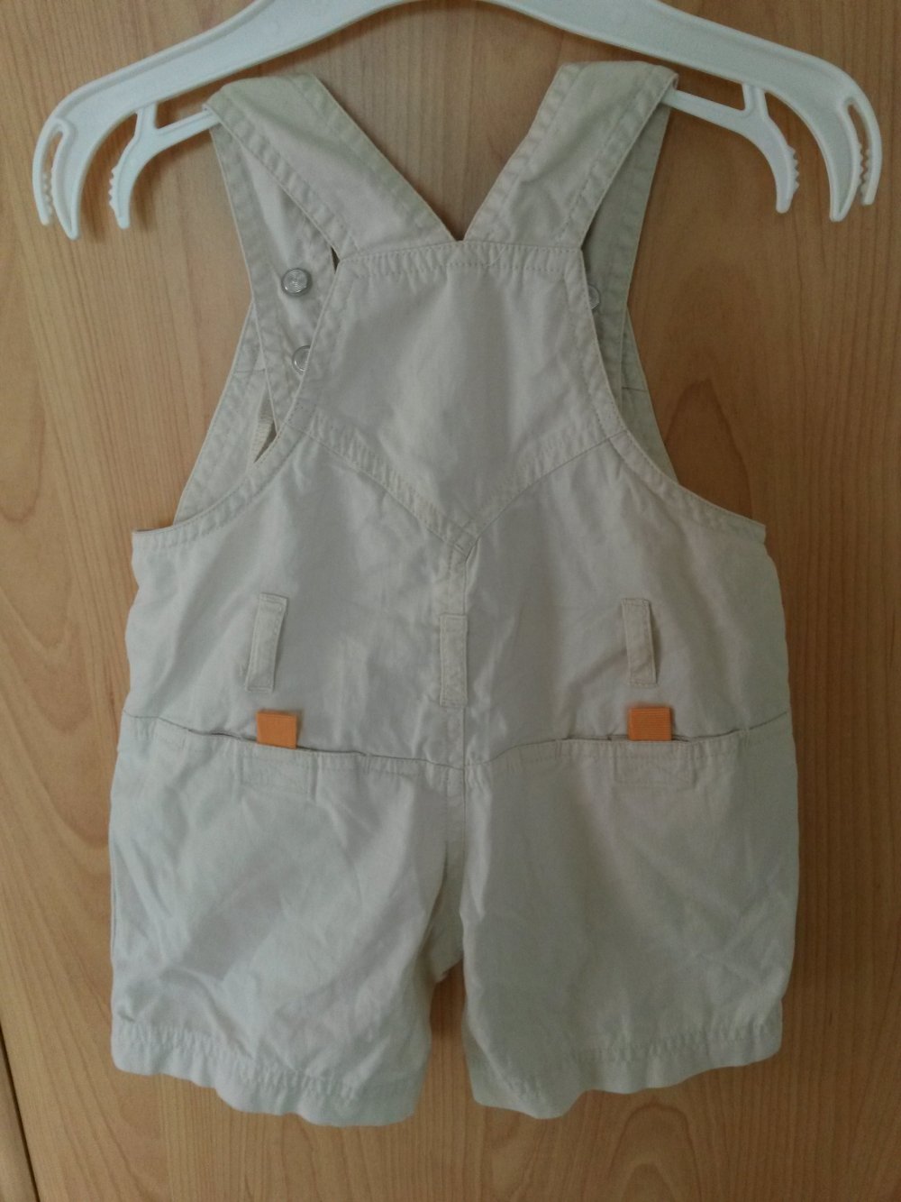 beige Latzshorts in Gr. 62 von C&A