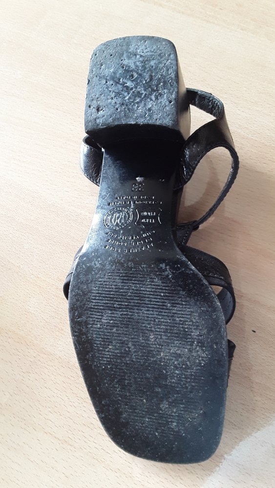 schwarze Sandalen in Gr. 33