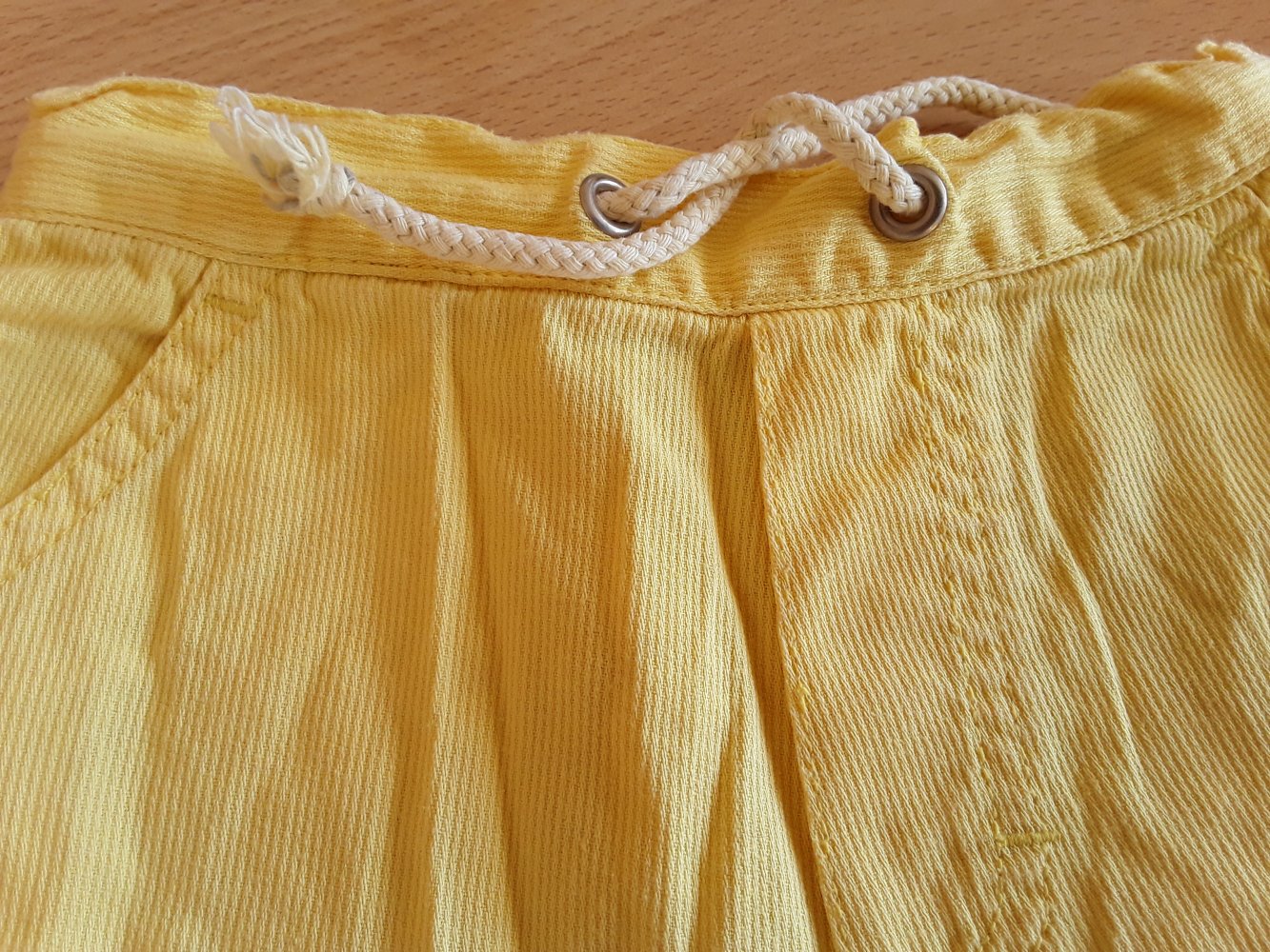 gelbe Cordshorts / kurze Hose in Gr. 86 von Outfit