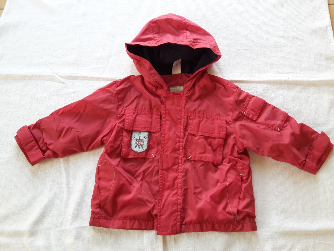 rote leicht gefütterte Windjacke in Gr. 80 von C&A