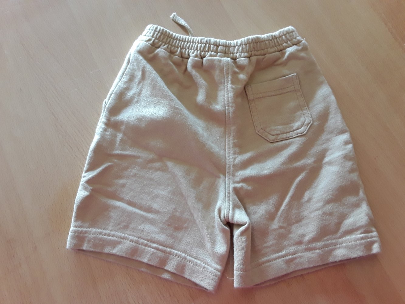 beigefarbene Shorts in Gr. 74 von C&A