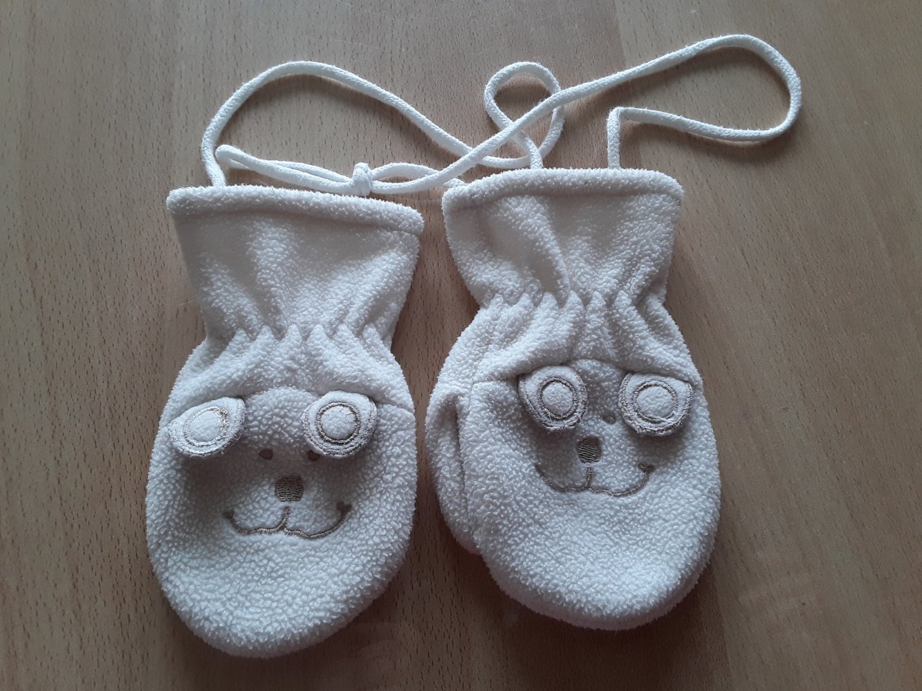 weiße Fleecehandschuhe für 2-4 Jahre