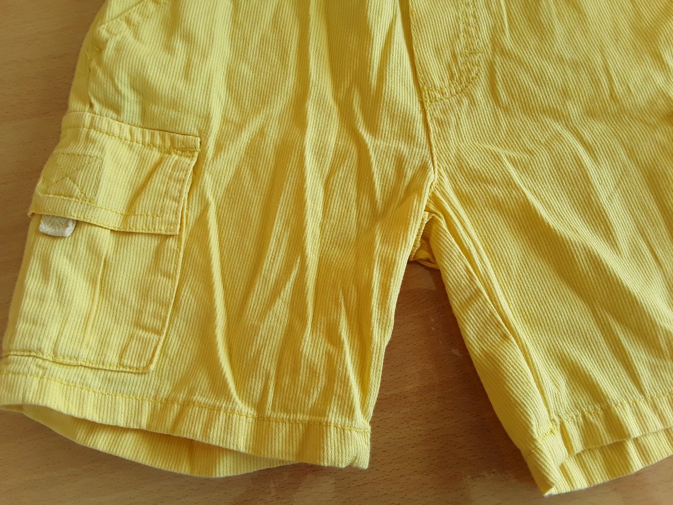 gelbe Cordshorts / kurze Hose in Gr. 86 von Outfit