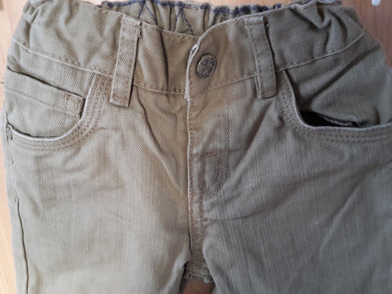 beige Jeanshose in Gr. 74 von C&A