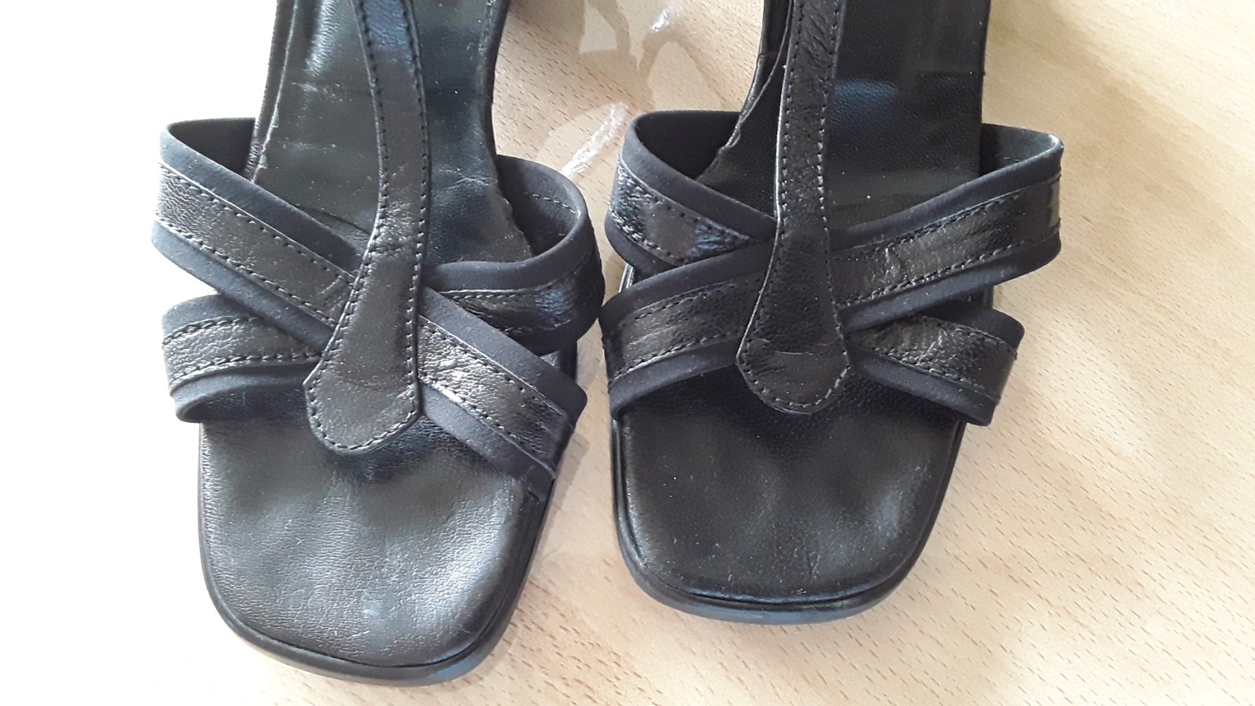 schwarze Sandalen in Gr. 33