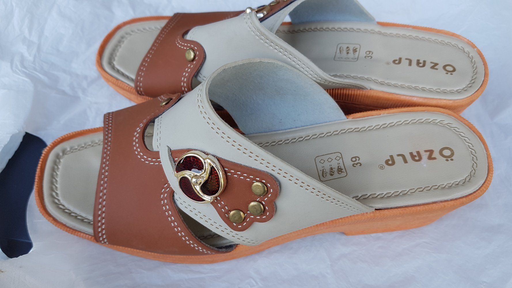 ungetragene Sandalen/ Clogs Gr. 39