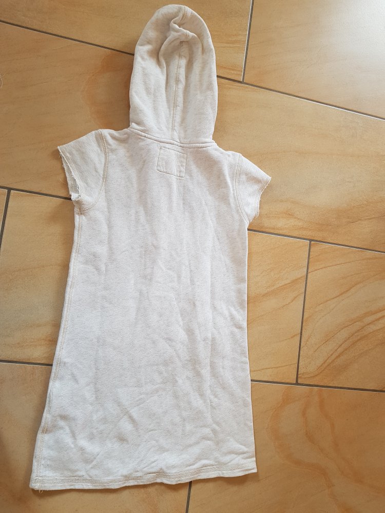 beigefarbenes Kleid mit Kaputze in Gr. 122/128 von H&M 