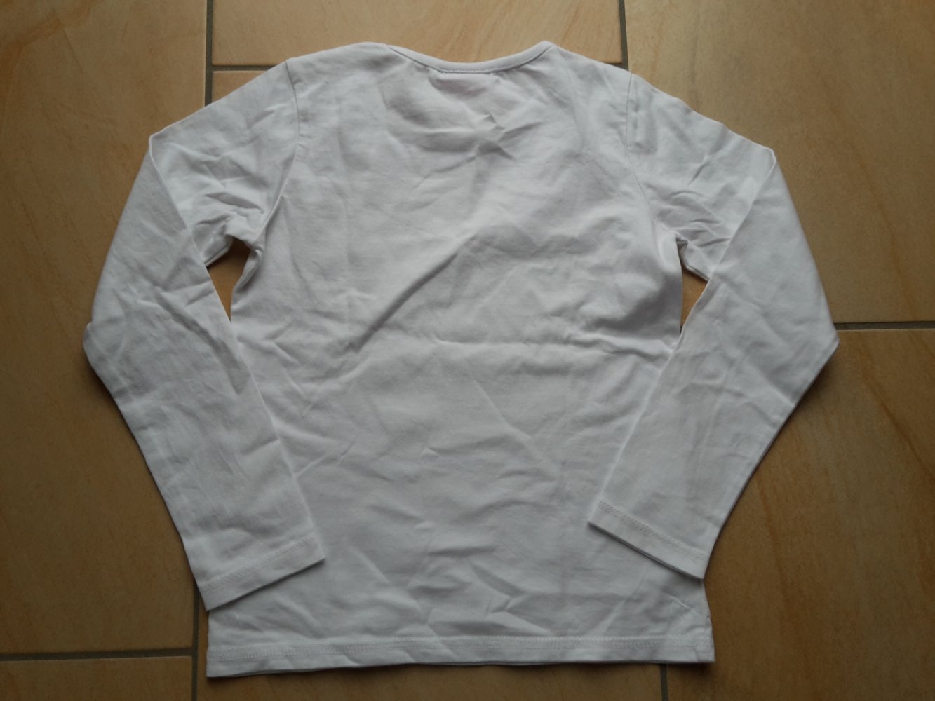 schönes LA-Shirt von CFL in Gr. 116/122. (Habe dieses Shirt 2x auch was für Zwillinge. Beide eingestellt.)