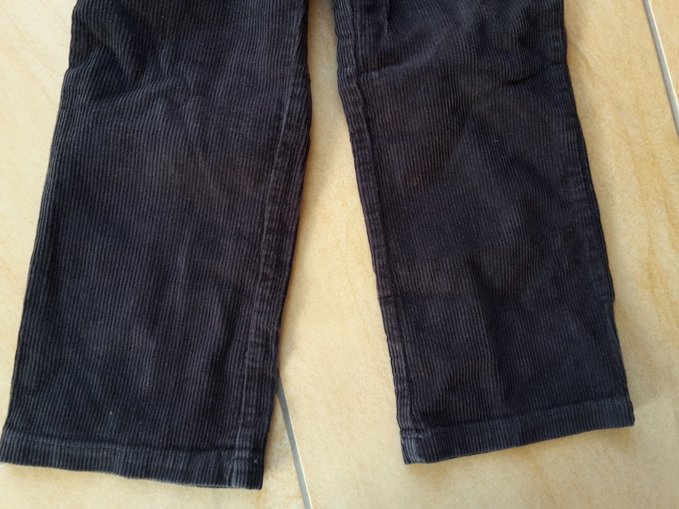 schwarze Cordhose in Gr. 98 