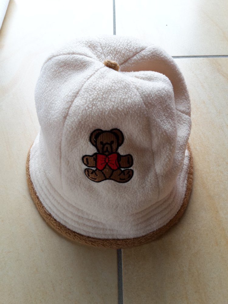 cremefarbener Fleecehut in Gr. 98