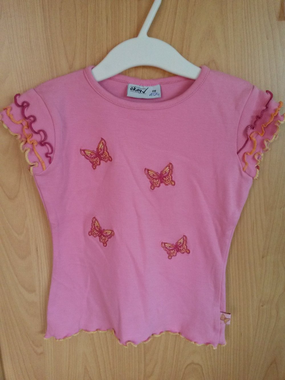 T-Shirt mit Schmetterlingen in Gr. 110 