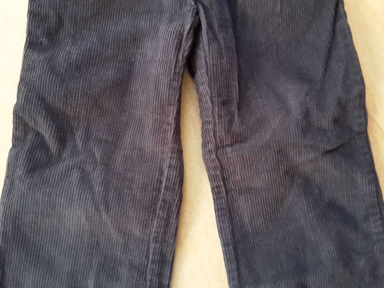 schwarze Cordhose in Gr. 98 