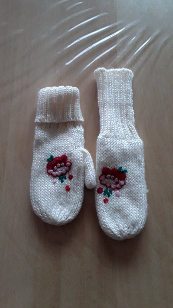 cremefarbene Handschuhe in Gr. 110/116 von H&M