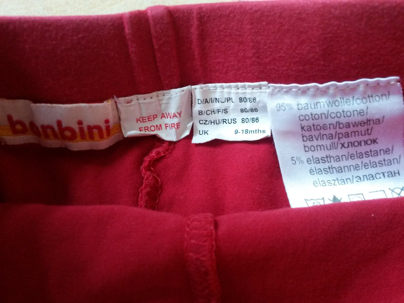 rote Caprileggings in Gr. 80/86 von Bon Prix