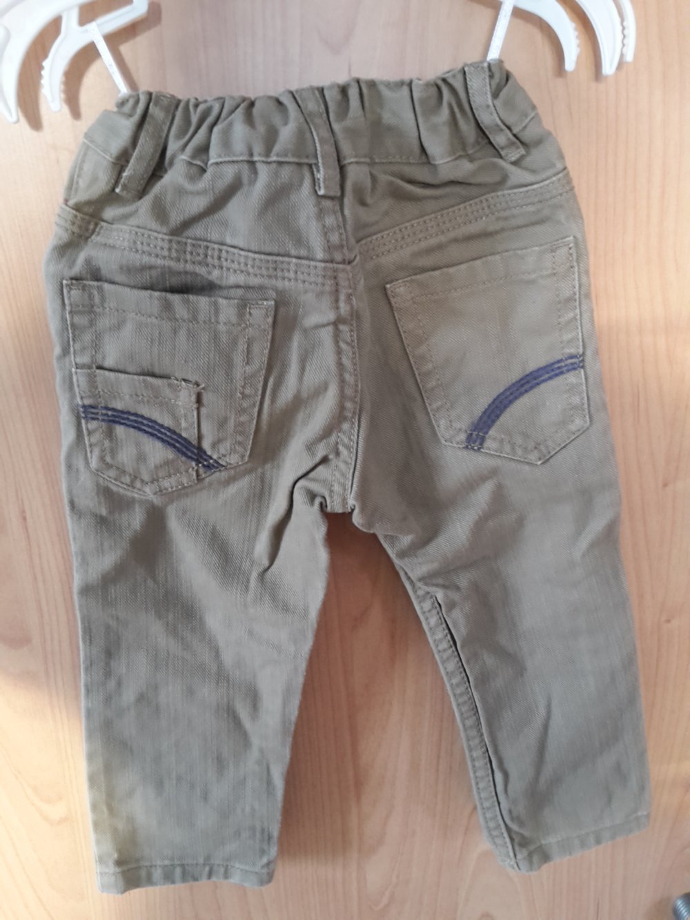 beige Jeanshose in Gr. 74 von C&A