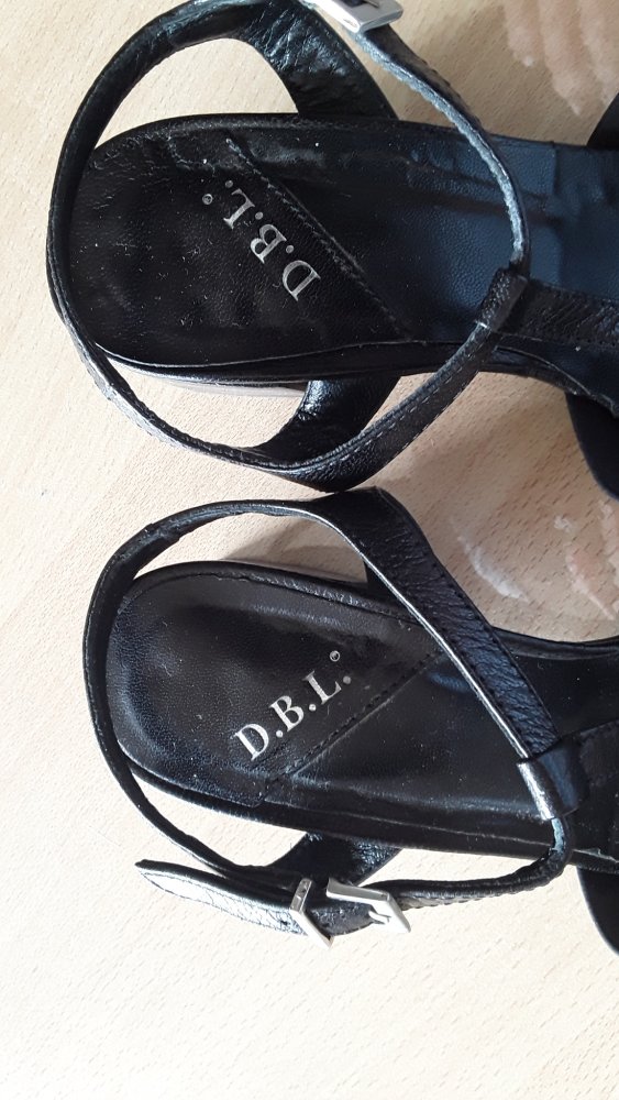 schwarze Sandalen in Gr. 33