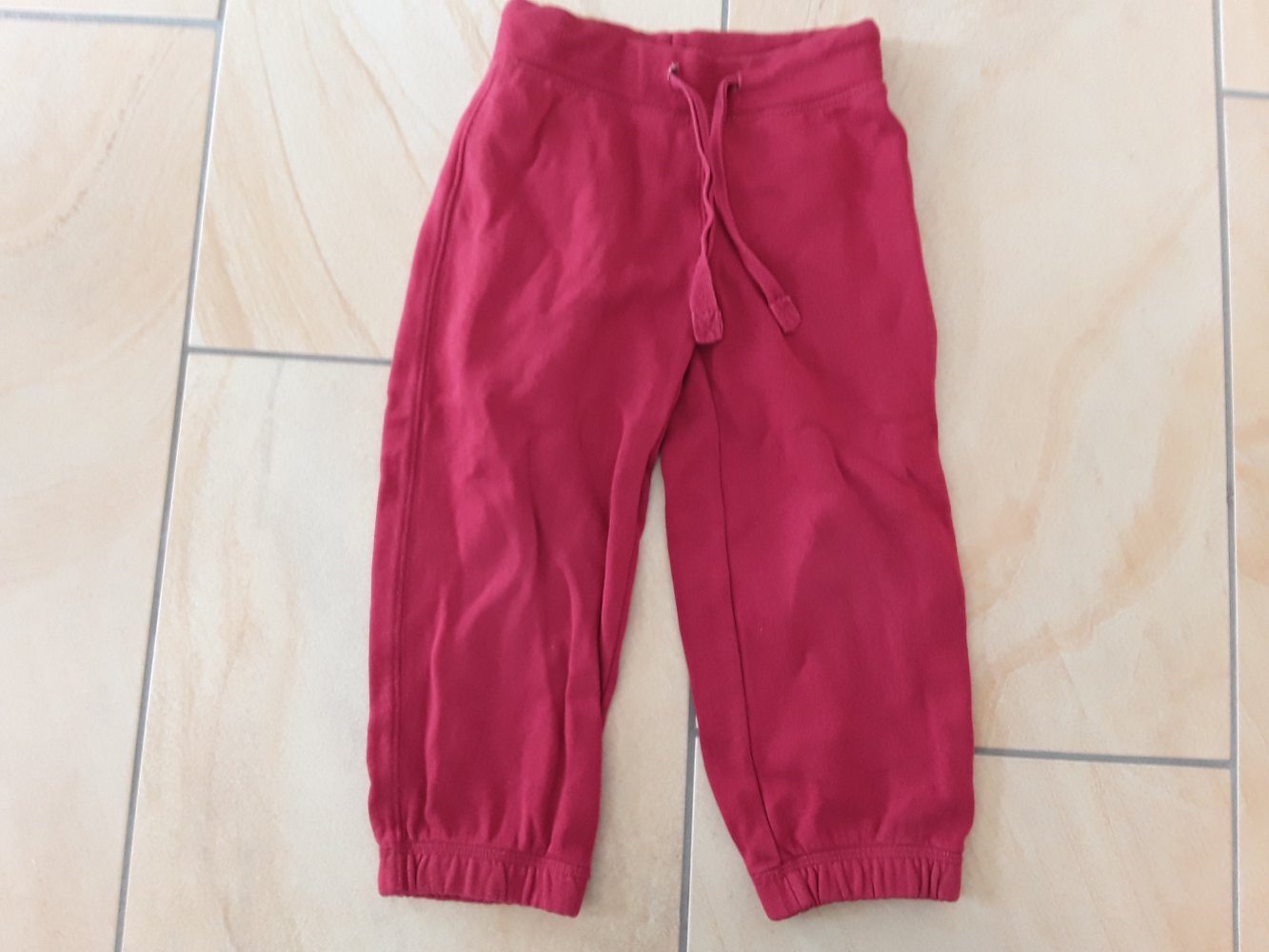 rote Jogginhose in 86/92 von H&M