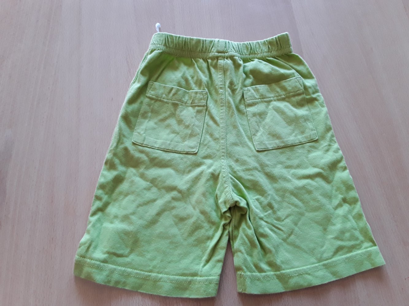 lindgrüne Shorts in Gr. 86 von C&A
