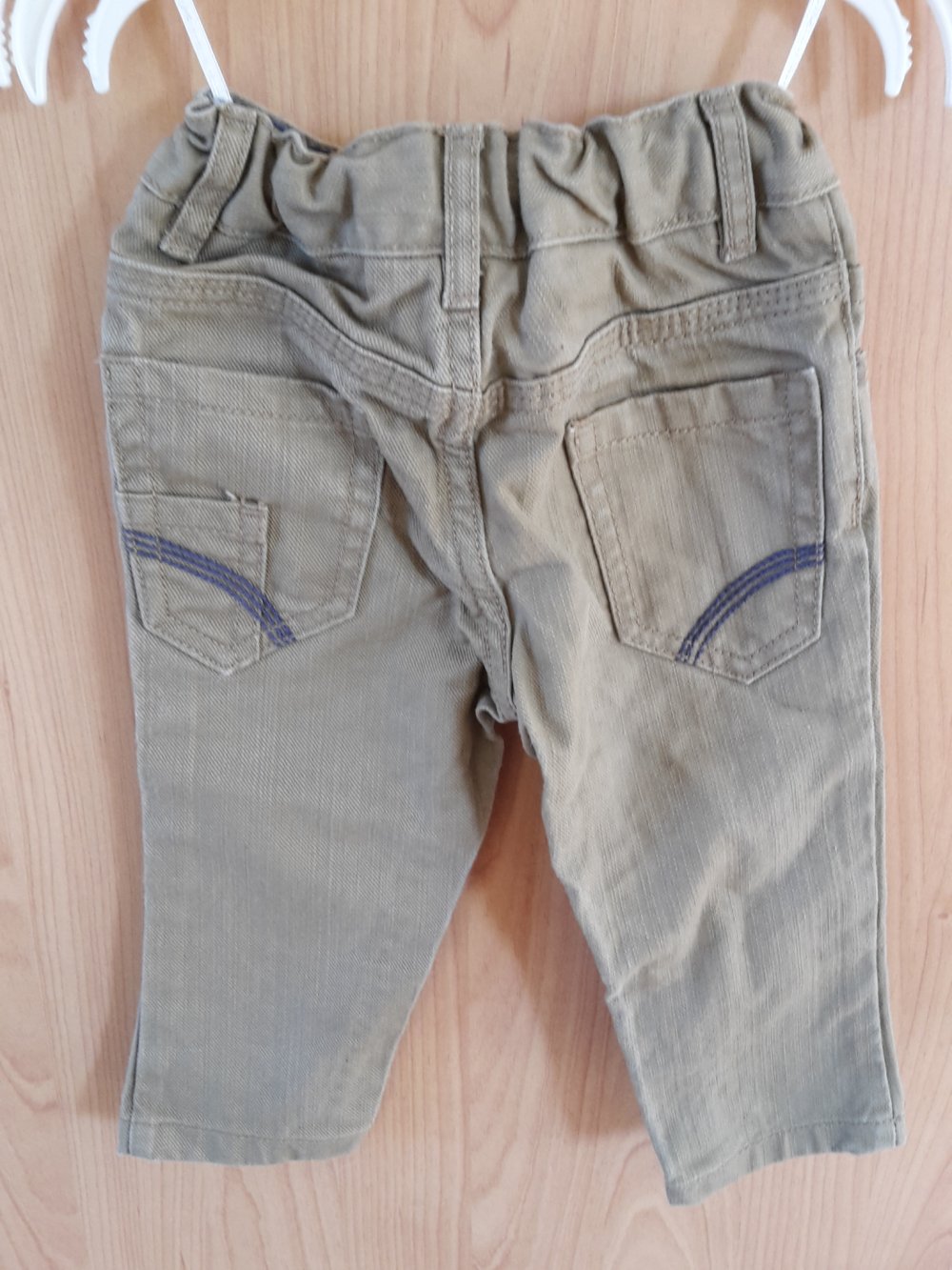 beige Jeanshose in Gr. 68 von C&A