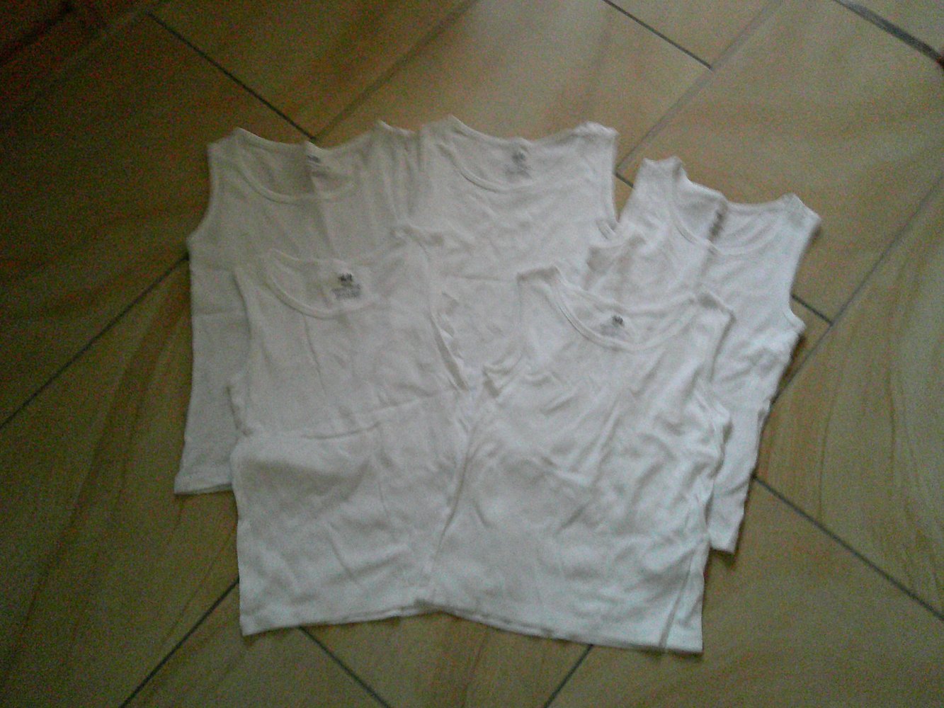 5 weiße Unterhemden Größe 110/116 von H&M