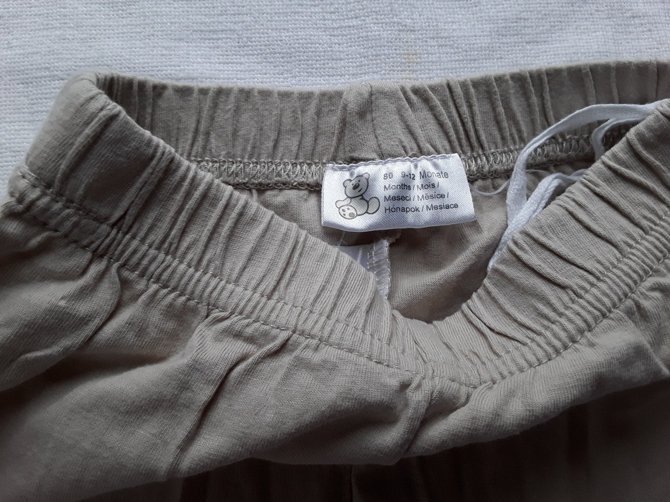 beige kurze Hose in Gr. 80