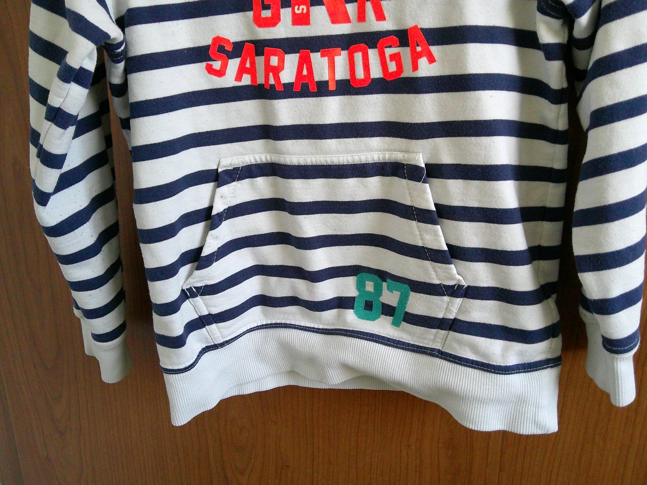 Hoody/ Kapuzensweatshirt Gr. 122/128 von H&M