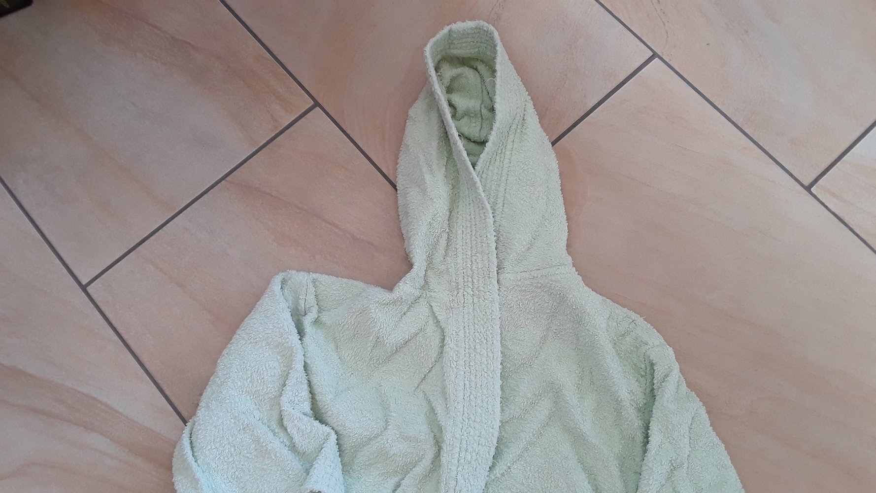 lindgrüner Bademantel 86/92