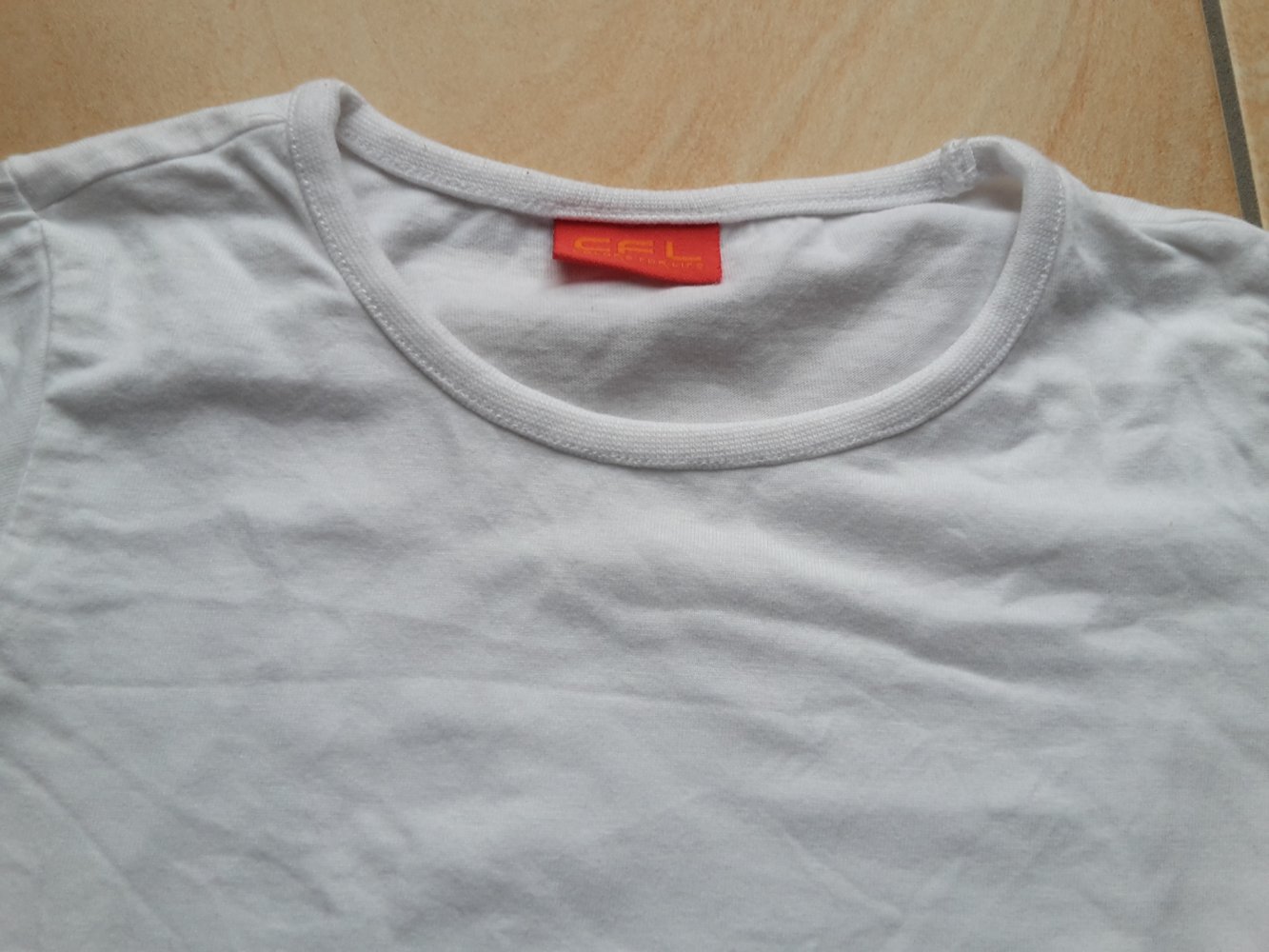 schönes LA-Shirt von CFL in Gr. 116/122. (Habe dieses Shirt 2x auch was für Zwillinge. Beide eingestellt.)