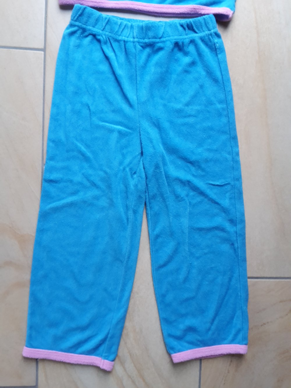 schöner Frotteeschlafanzug in Gr. 104