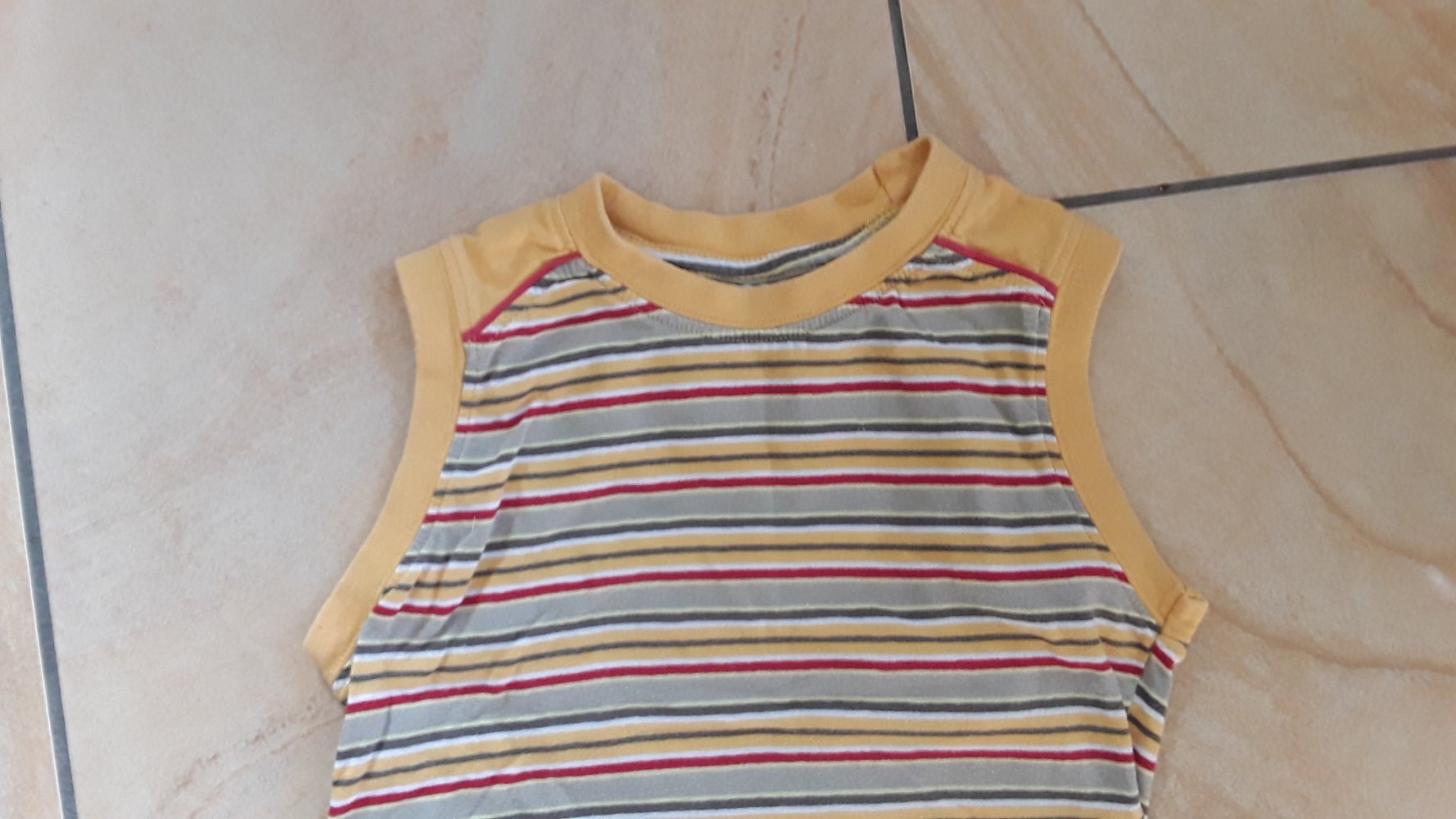 gestreiftes Achselshirt 104/110