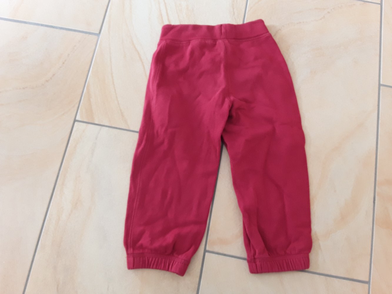 rote Jogginhose in 86/92 von H&M