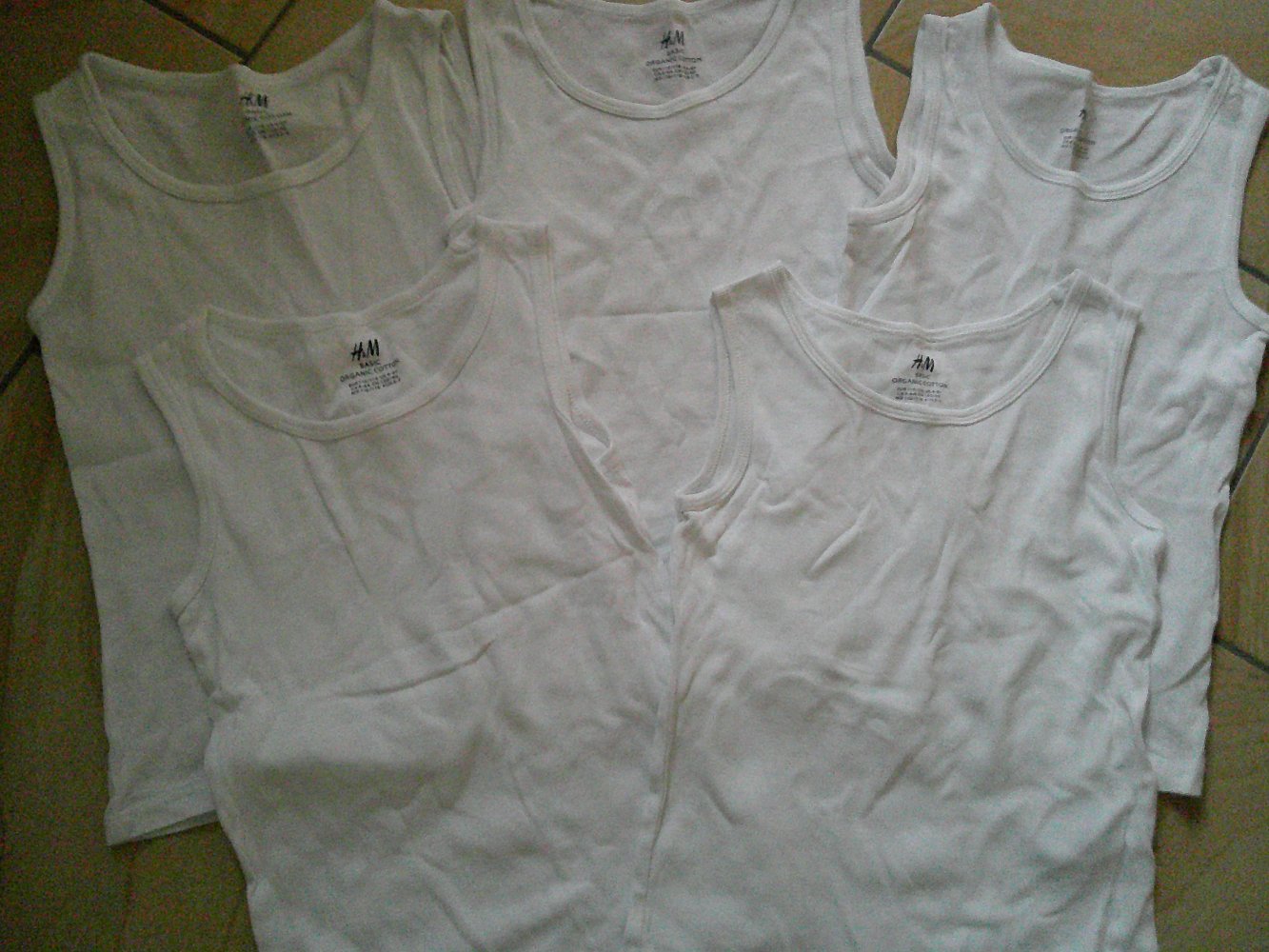 5 weiße Unterhemden Größe 110/116 von H&M