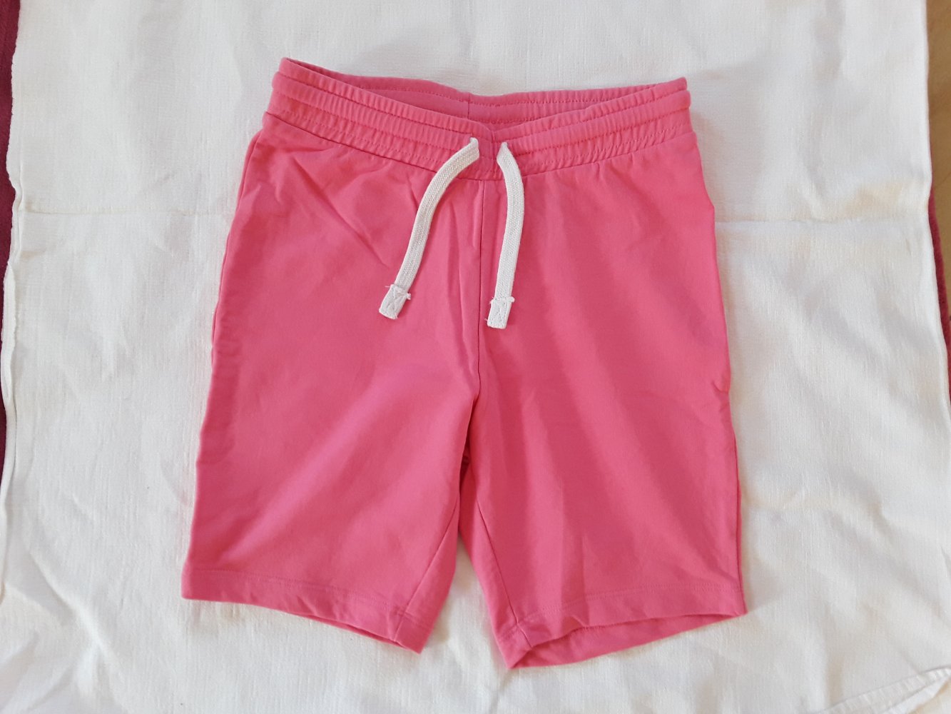ungetragene, rosa/ pinke kurze Hose in Gr. 122/128 von H&M