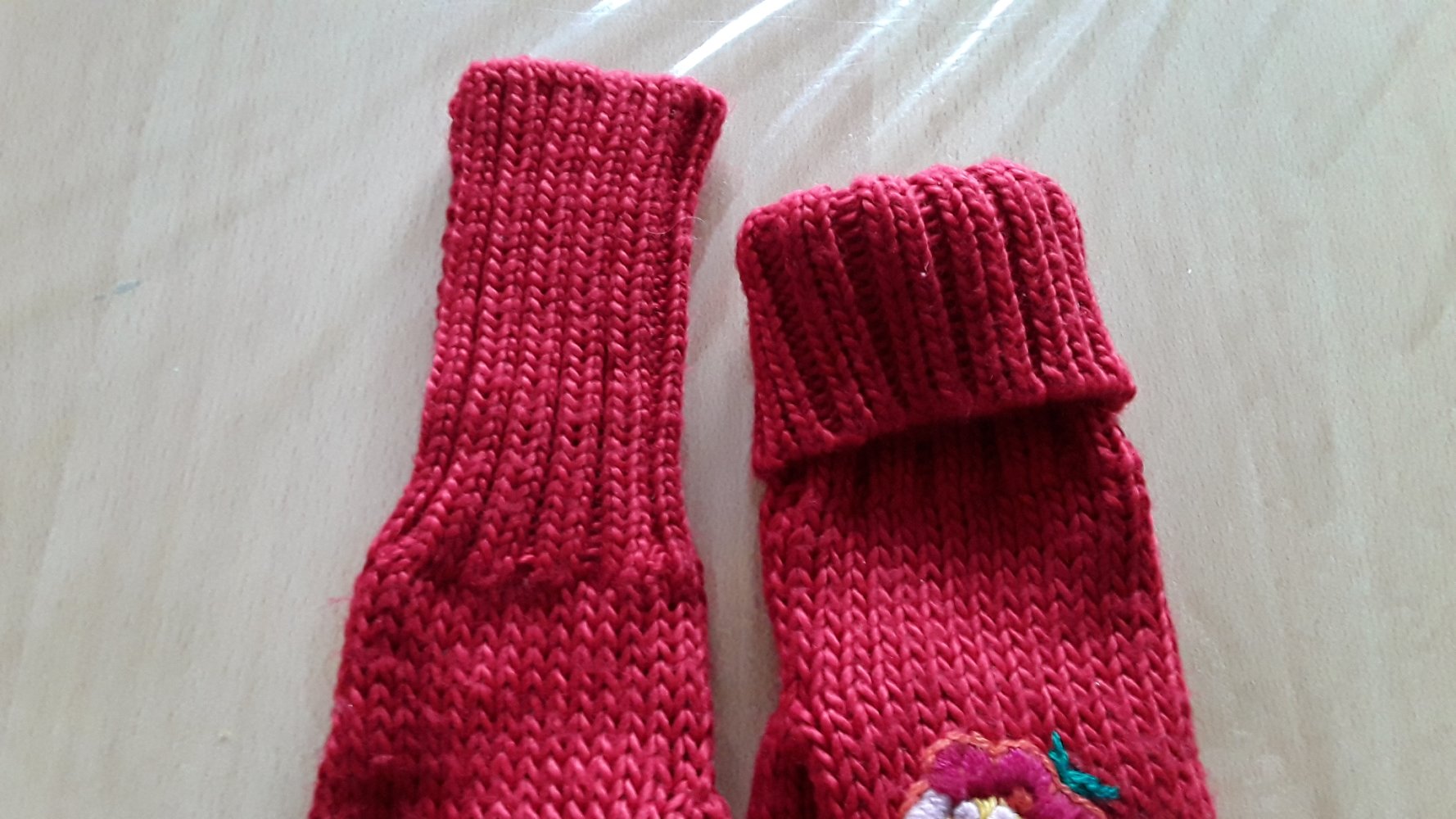 rote Handschuhe in Gr. 110/116 von H&M