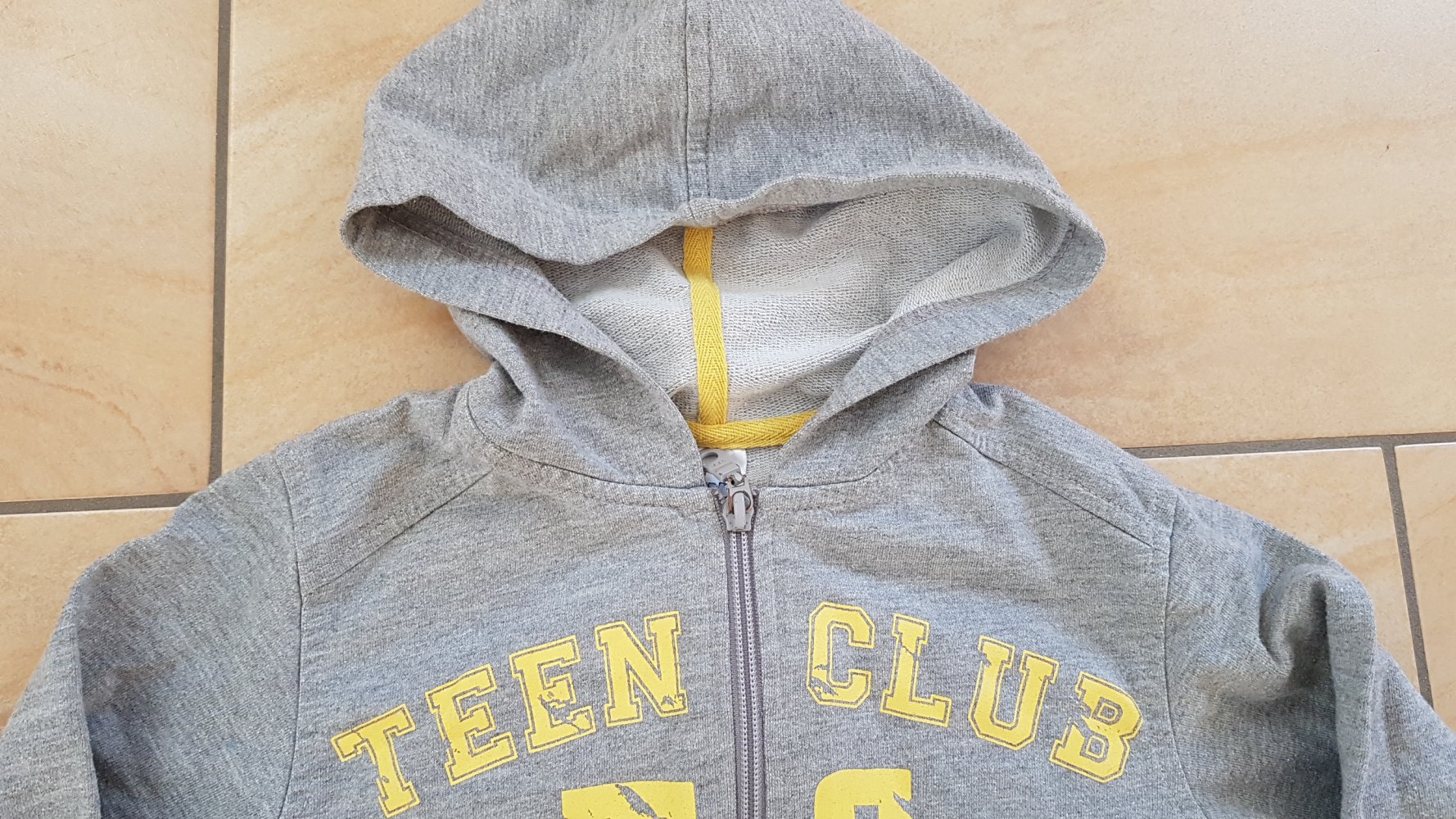 graue Sweatjacke Gr. 104 pocopiano