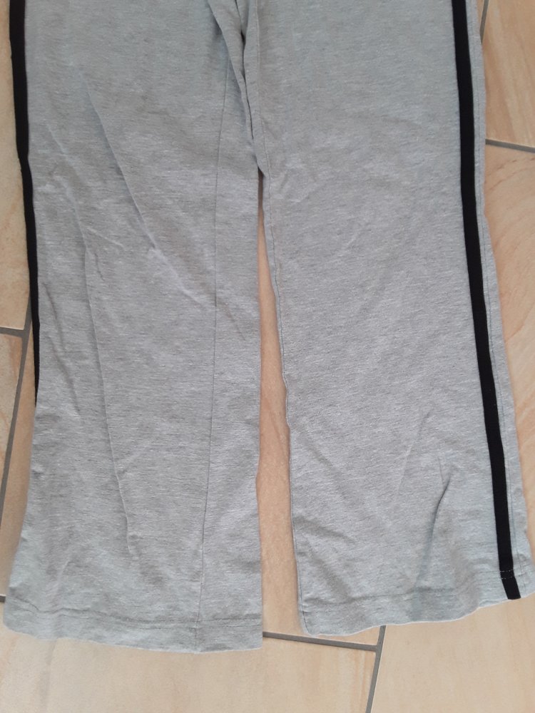 graue Jogginghose Gr. 134 von Bon Prix