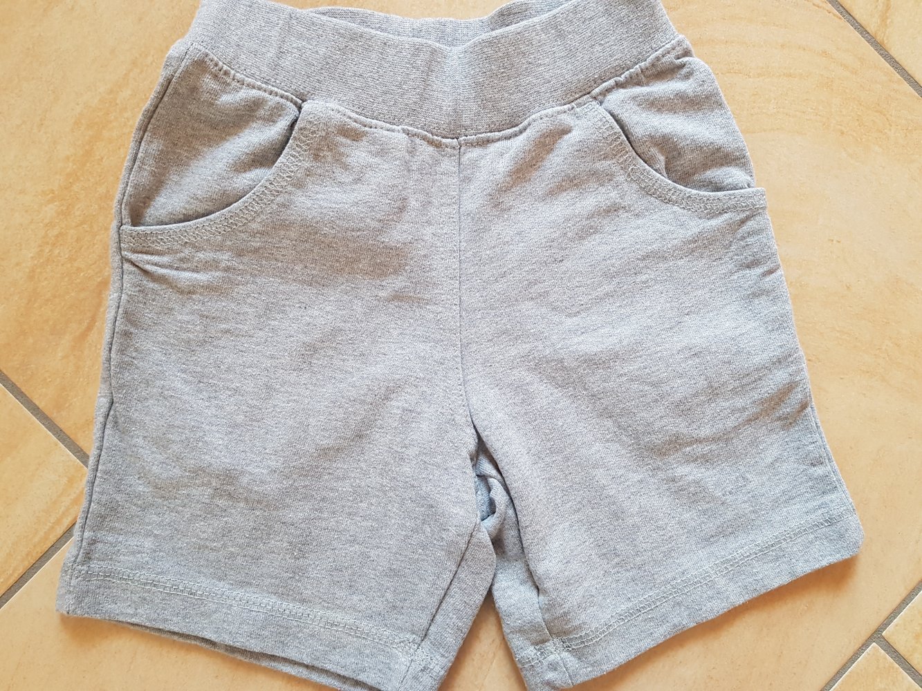 graue Shorts in Gr. 92/98 von CFL