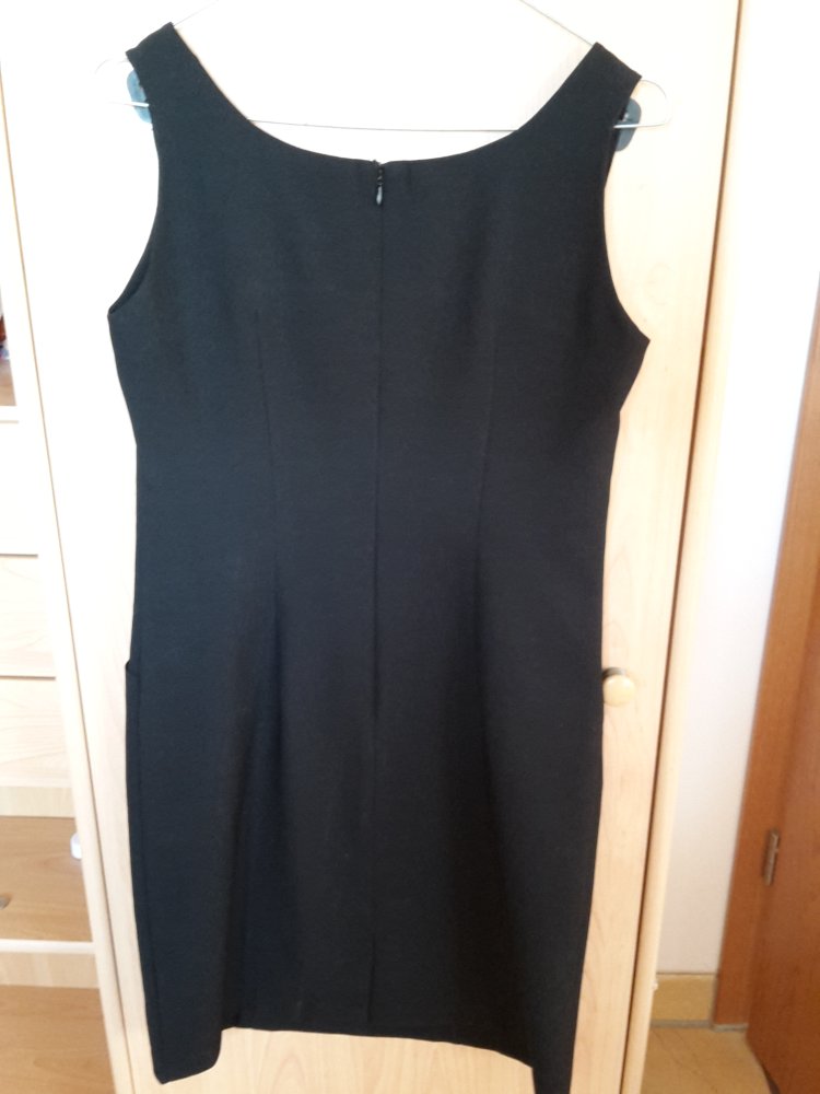 Etuikleid in Gr. 36 kaum getragen 1-2x