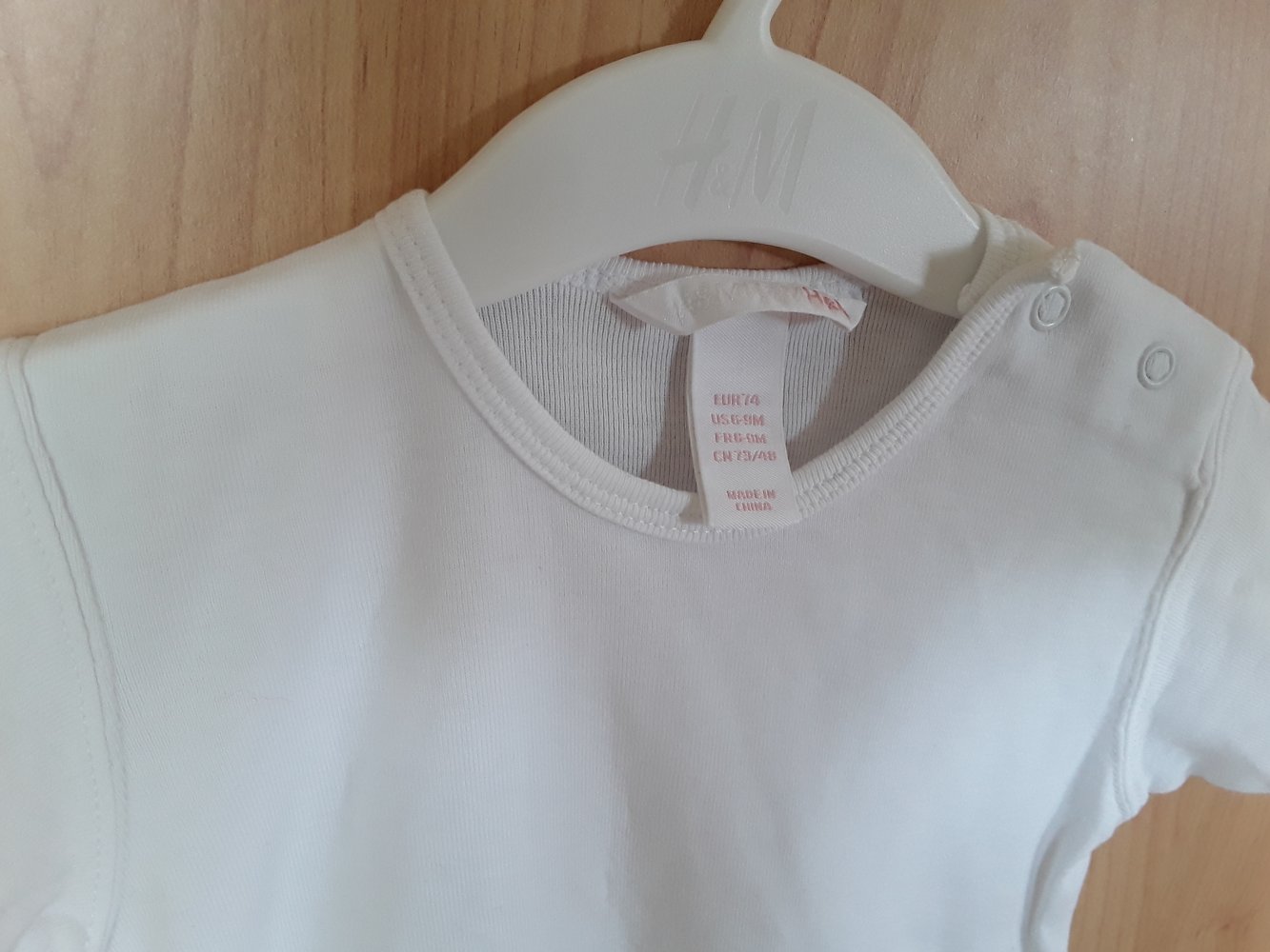 weißes T-Shirt in Gr. 74 von H&M