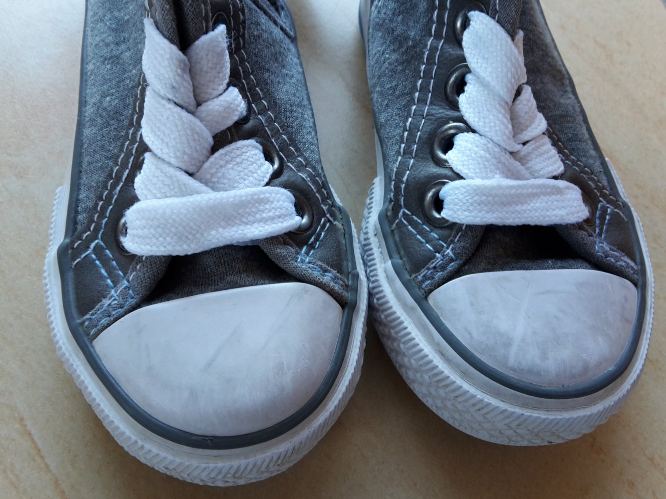 knöchelhohe Sneaker in Gr. 21 