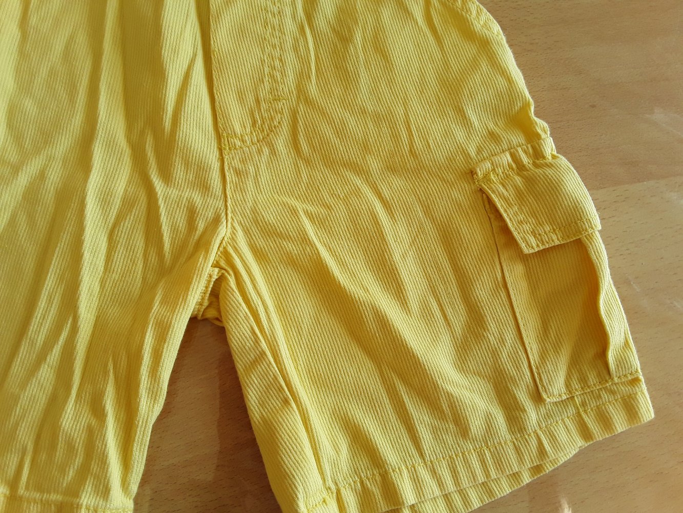 gelbe Cordshorts / kurze Hose in Gr. 86 von Outfit