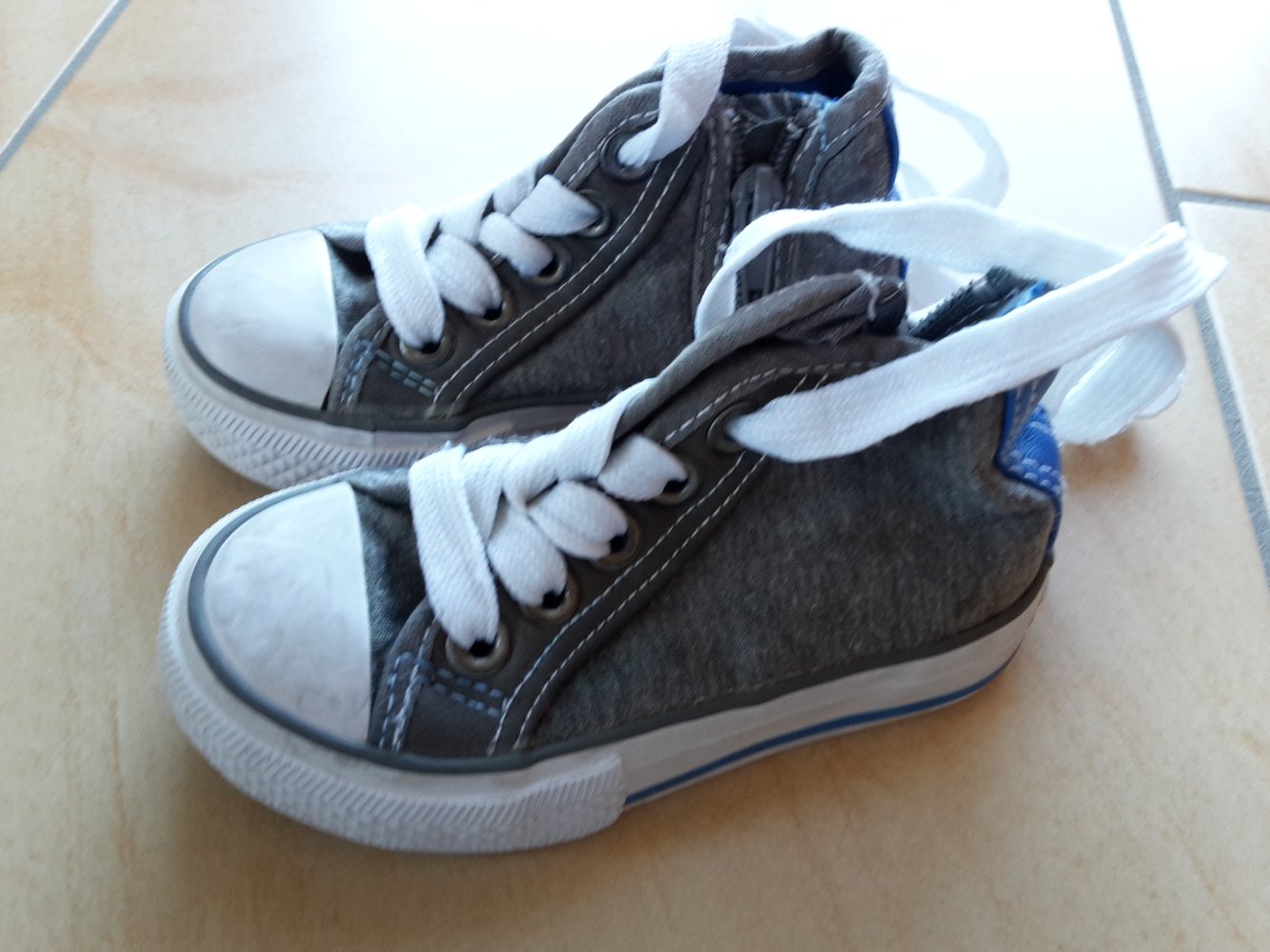 knöchelhohe Sneaker in Gr. 21 