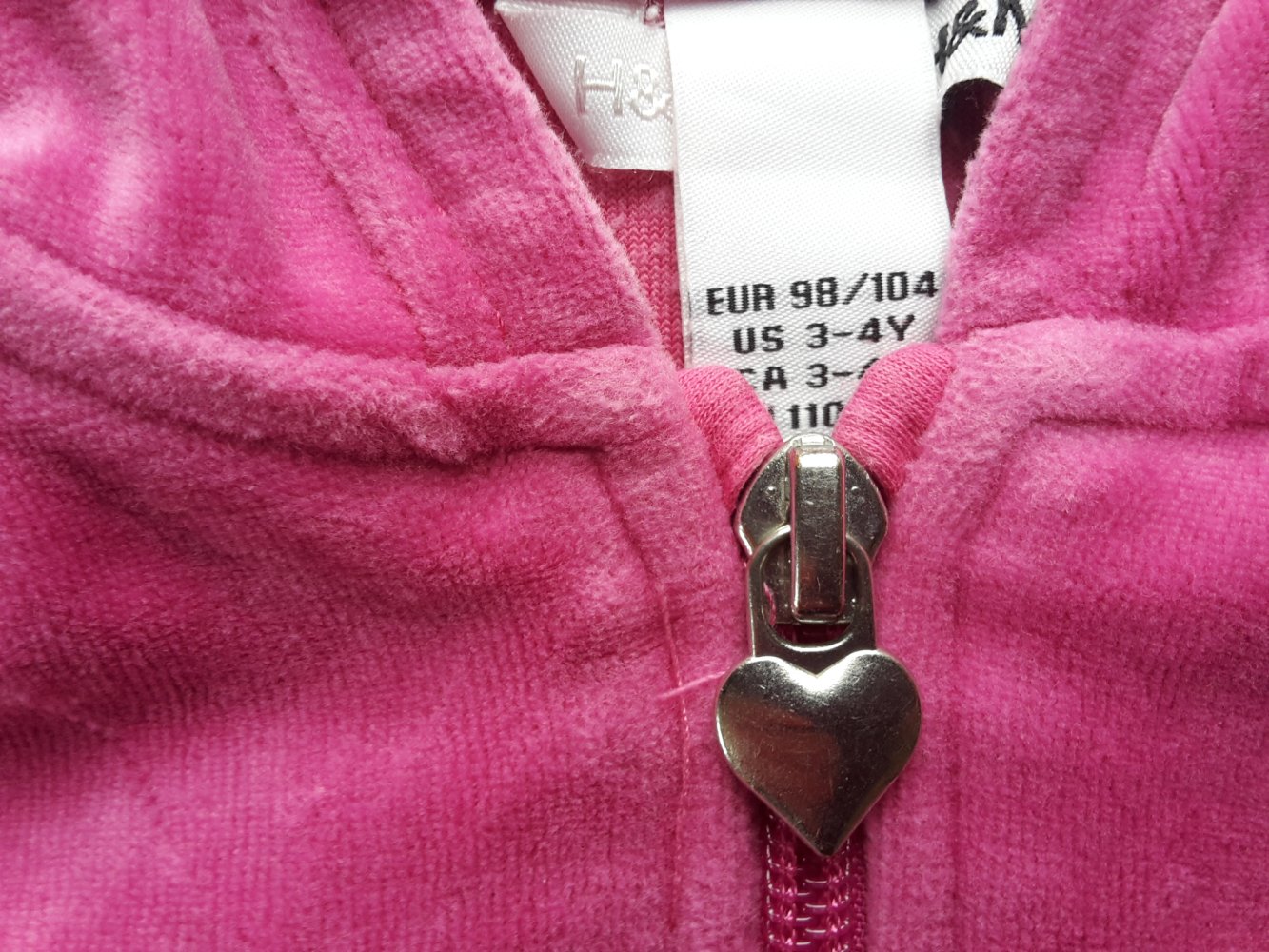 pinkfarbene Sweatjacke in Gr. 98/104 von H&M