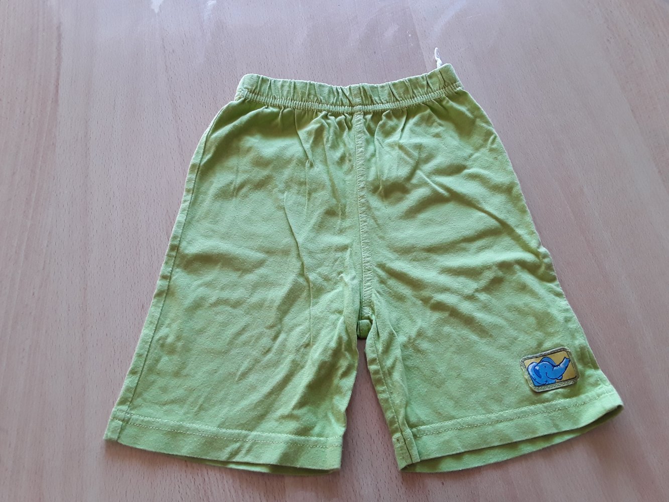 lindgrüne Shorts in Gr. 86 von C&A