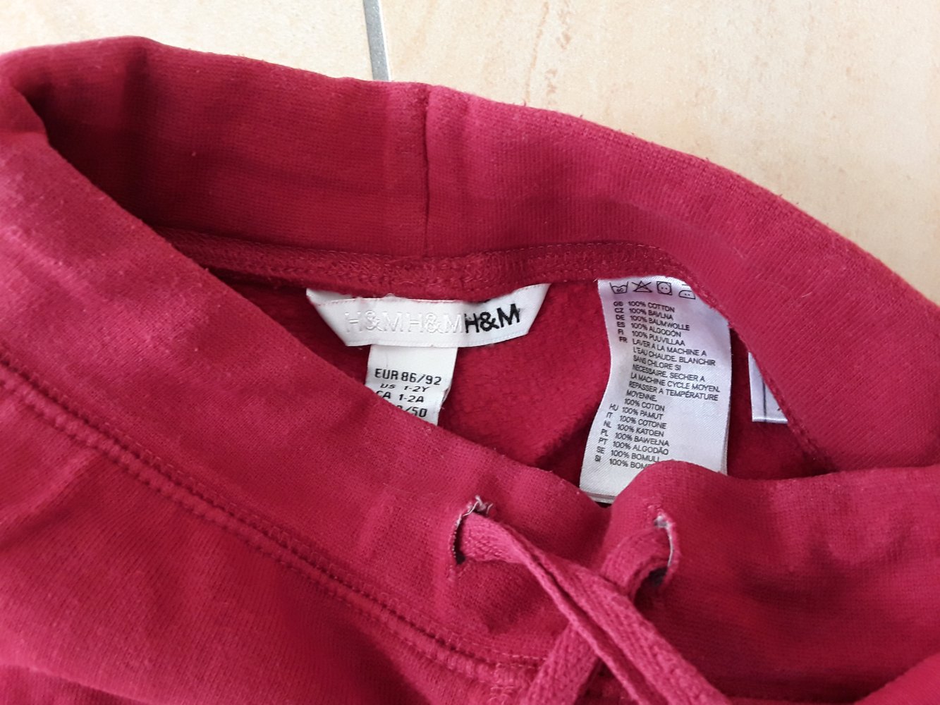 rote Jogginhose in 86/92 von H&M