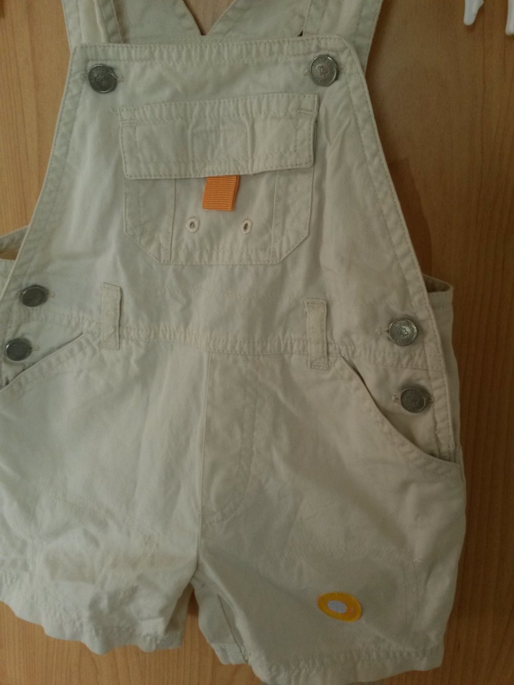 beige Latzshorts in Gr. 62 von C&A