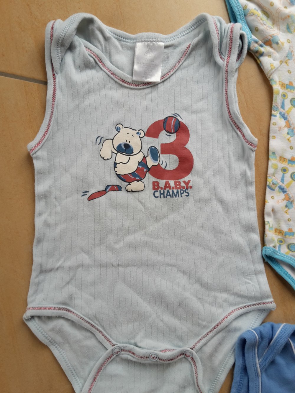3 kurzarm Bodys in Gr. 74/80 verschiedene Hersteller