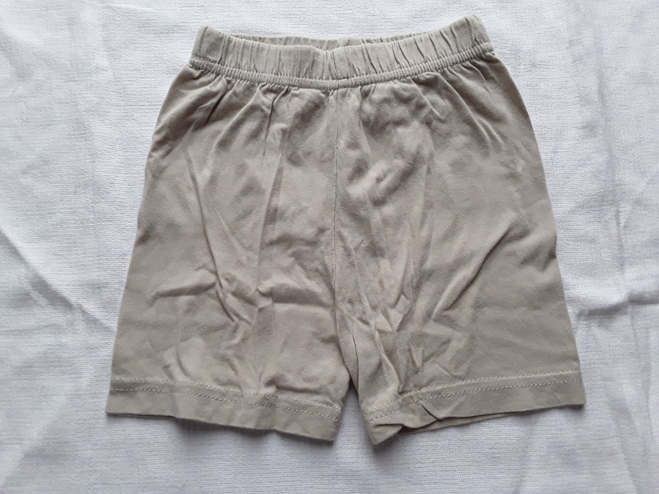 beige kurze Hose in Gr. 80