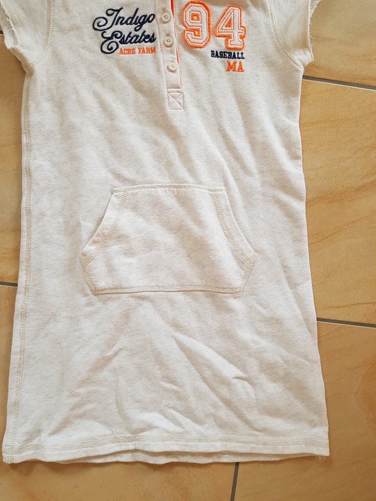 beigefarbenes Kleid mit Kaputze in Gr. 122/128 von H&M 